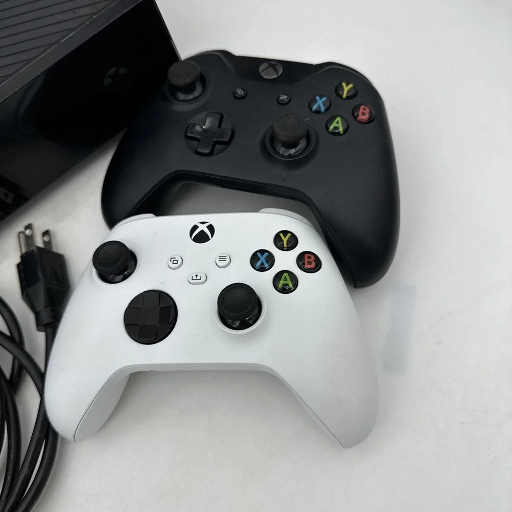 Xbox One 1540 Console MEGA BUNDLE 2 Remotes and 9 Games... EUC